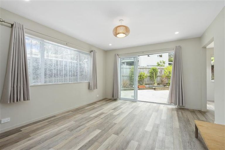 Photo of property in 40h Konini Road, Titirangi, Auckland, 0604