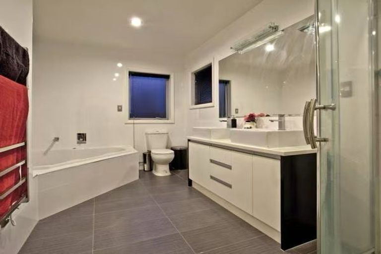 Photo of property in 44 Borneo Drive, Fairview Heights, Auckland, 0632