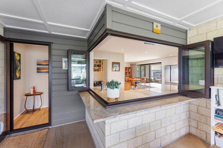 Photo of property in 38 Titoki Road, Waikanae Beach, Waikanae, 5036