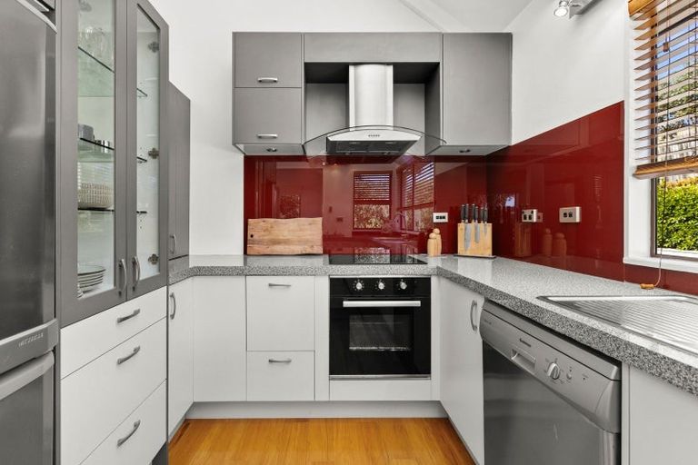 Photo of property in 2/3 Lighthouse Road, Bluff Hill, Napier, 4110