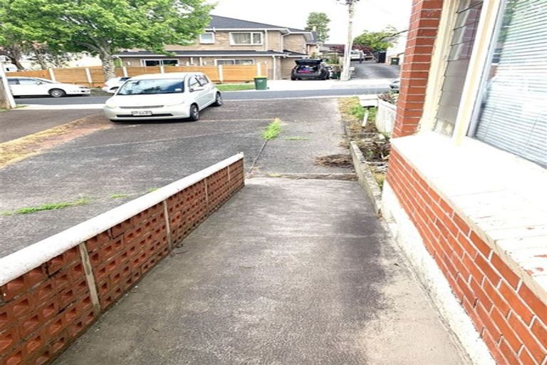 Photo of property in 10 Humphrey Kemp Avenue, Henderson, Auckland, 0612