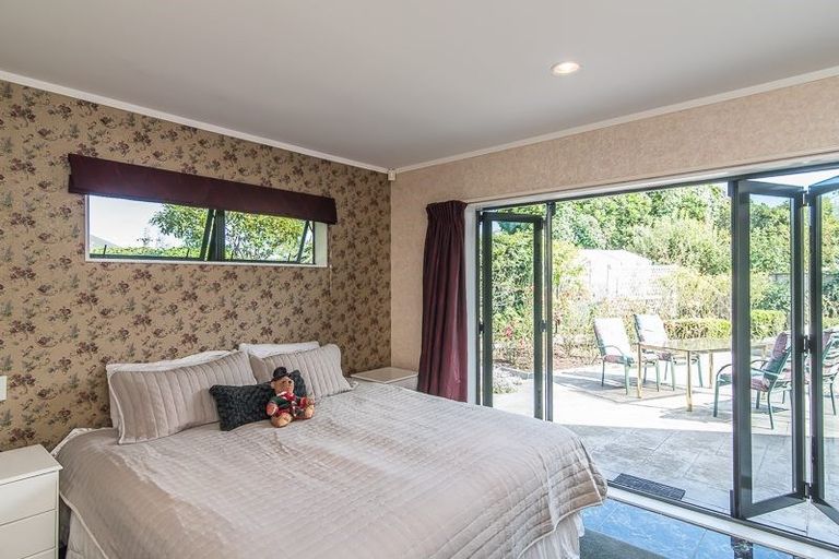 Photo of property in 11 Hurworth Grove, Waikanae, 5036