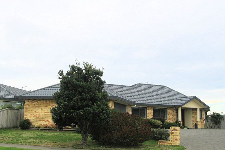 Photo of property in 5 Takahe Drive, Paraparaumu Beach, Paraparaumu, 5032