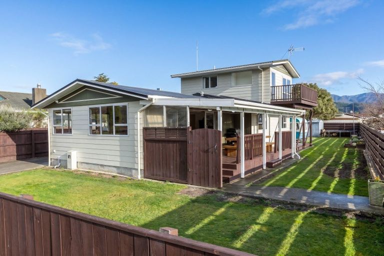 Photo of property in 14 Harvard Grove, Totara Park, Upper Hutt, 5018