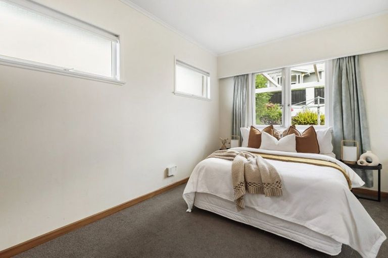Photo of property in 1/15 Birkley Road, Bayswater, Auckland, 0622