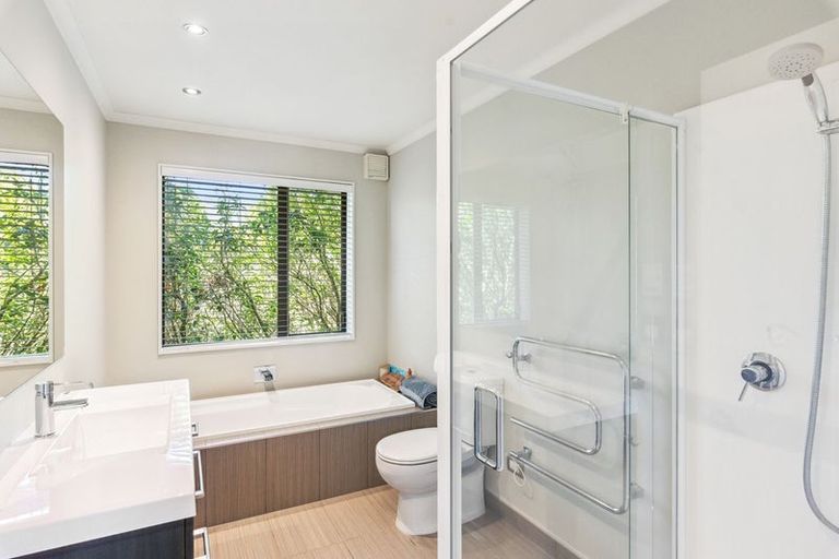 Photo of property in 6 Ocean Vista Lane, Paraparaumu, 5032