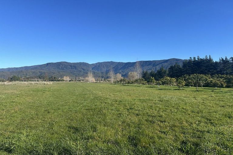 Photo of property in 77 Patons Rock Road, Patons Rock, Takaka, 7182