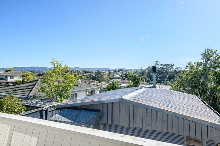 Photo of property in 4 Marie Crescent, Te Atatu South, Auckland, 0610