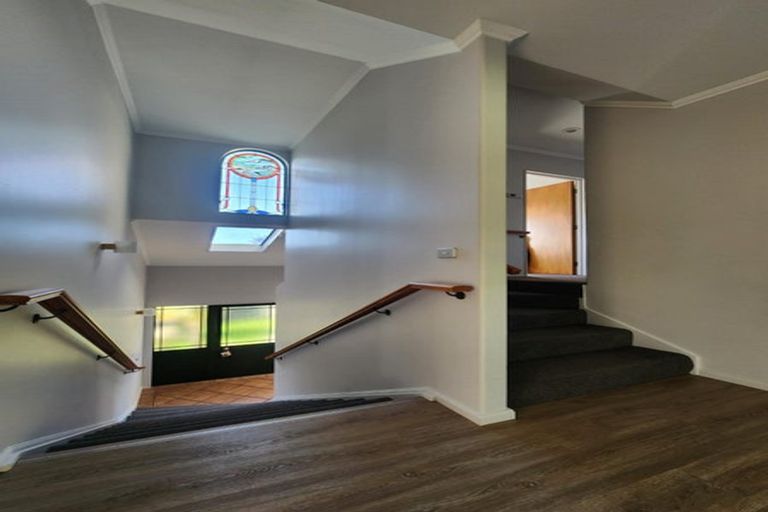 Photo of property in 18 Arden Place, Oakura, 4314