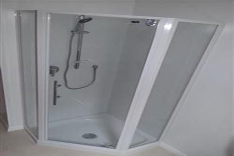 Photo of property in 2 Sugarloaf Road, Brooklyn, Wellington, 6021