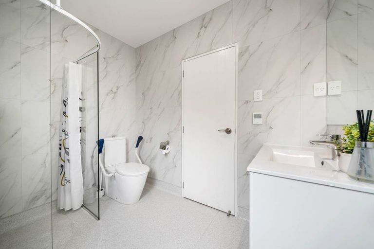 Photo of property in 674 East Coast Road, Pinehill, Auckland, 0630