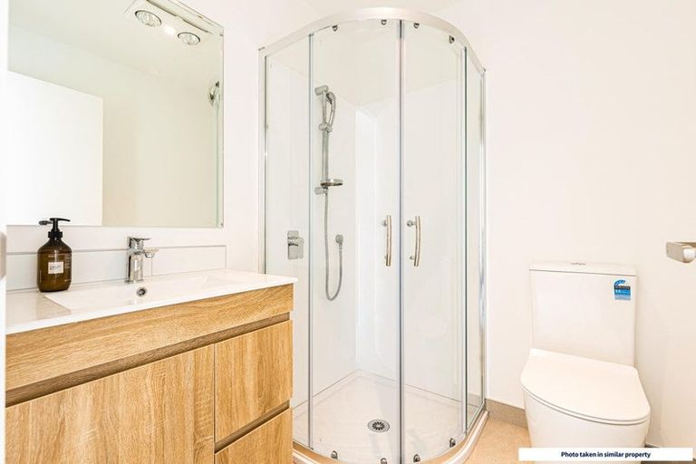 Photo of property in 54 Rauemi Way, Te Atatu South, Auckland, 0610