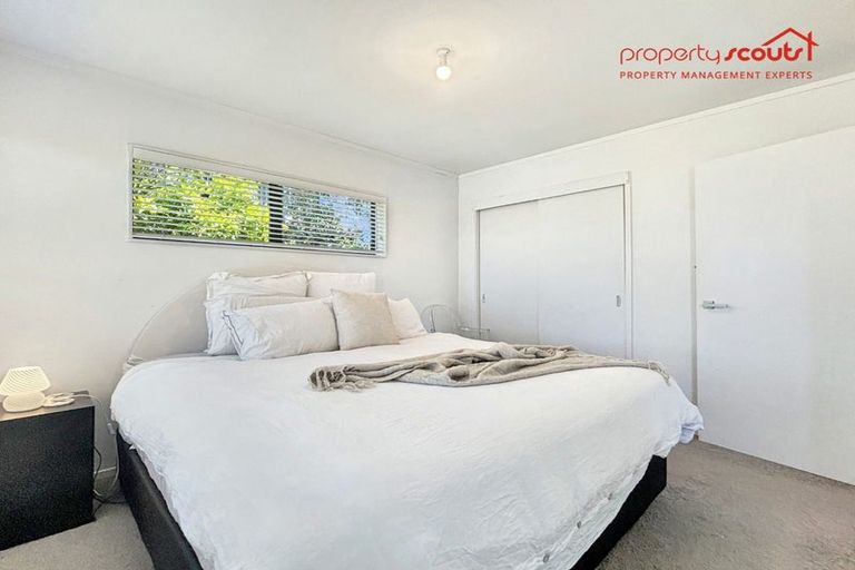 Photo of property in 2/33 Montgomery Avenue, Rothesay Bay, Auckland, 0630