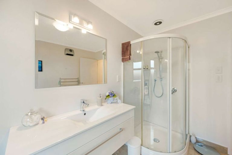 Photo of property in 76 Orotu Drive, Poraiti, Napier, 4112