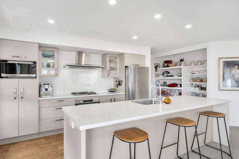 Photo of property in 4 Stonebridge Lane, Oxford, 7430