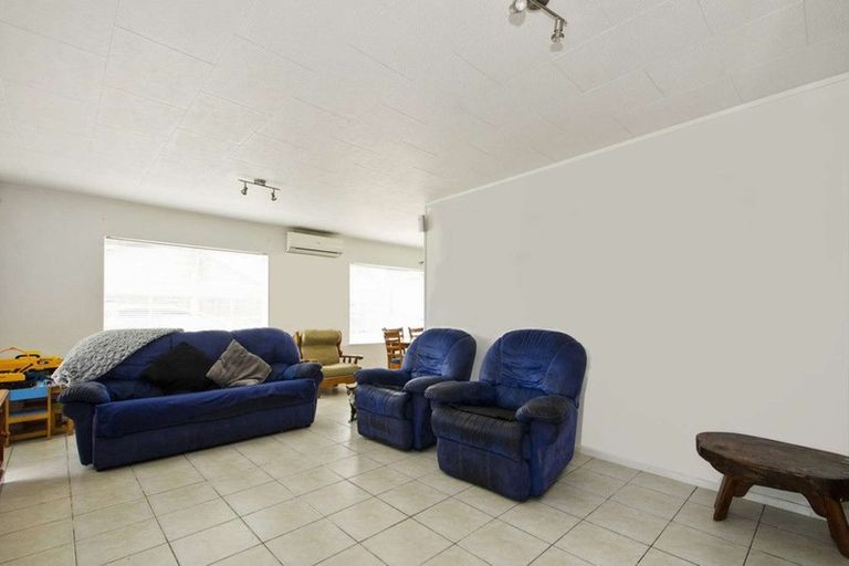 Photo of property in 47 Riverton Drive, Randwick Park, Auckland, 2105