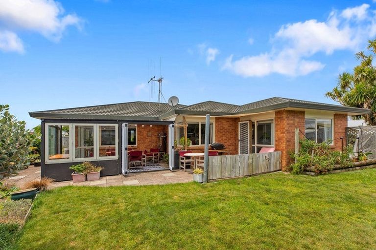 Photo of property in 16 Kentia Avenue, Mount Maunganui, 3116