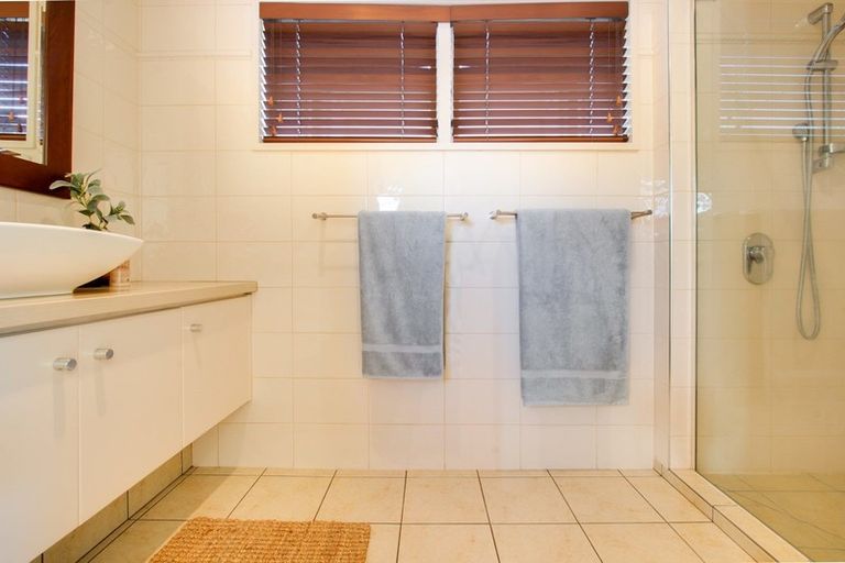 Photo of property in 3 Moana Place, Taradale, Napier, 4112