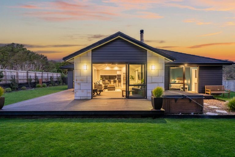 Photo of property in 355 Grays Road, Pauatahanui, Porirua, 5381