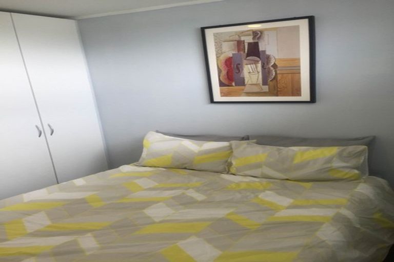 Photo of property in 26 Crompton Road, Massey, Auckland, 0614