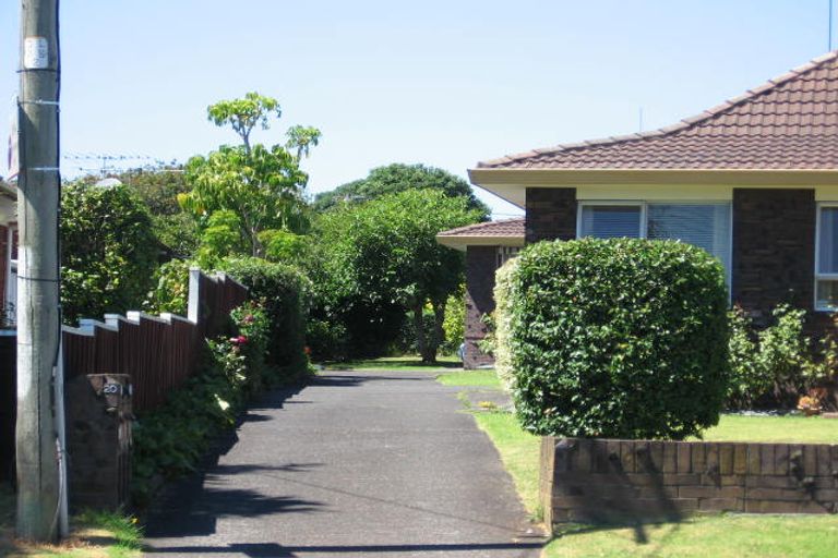 Photo of property in 2/20 Shakespeare Road, Milford, Auckland, 0620