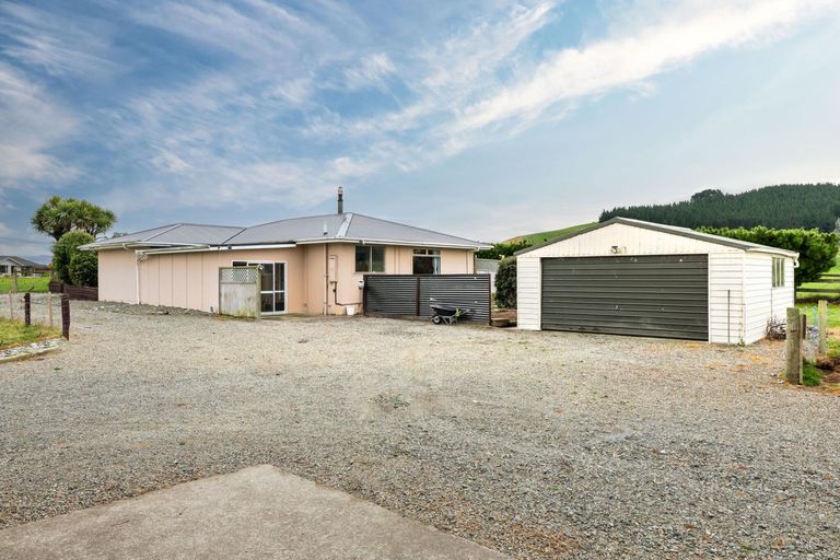 Photo of property in 856 Hakataramea Highway, Waimate, 7977