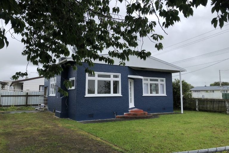 Photo of property in 106 Bartholomew Road, Levin, 5510