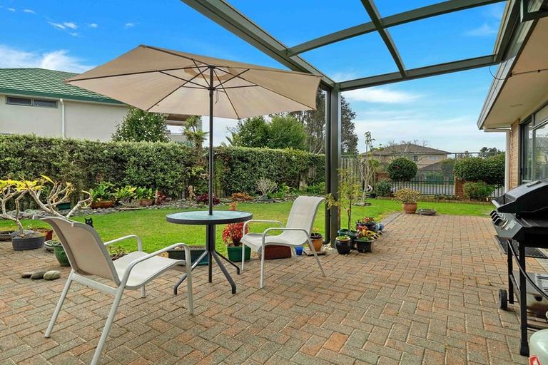 Photo of property in 32 Connemara Court, West Harbour, Auckland, 0618