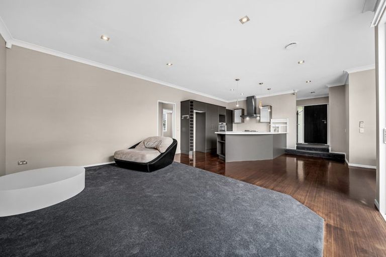 Photo of property in 28 Franshell Crescent, East Tamaki, Auckland, 2013