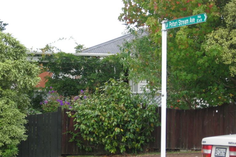 Photo of property in 8a/2 West Lynn Road, Titirangi, Auckland, 0604