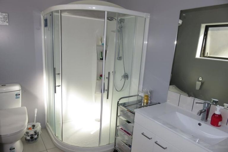 Photo of property in 100 Amesbury Drive, Churton Park, Wellington, 6037