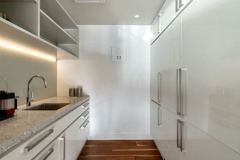 Photo of property in Clyde Quay Wharf, 3b/2 Clyde Quay Wharf, Te Aro, Wellington, 6011