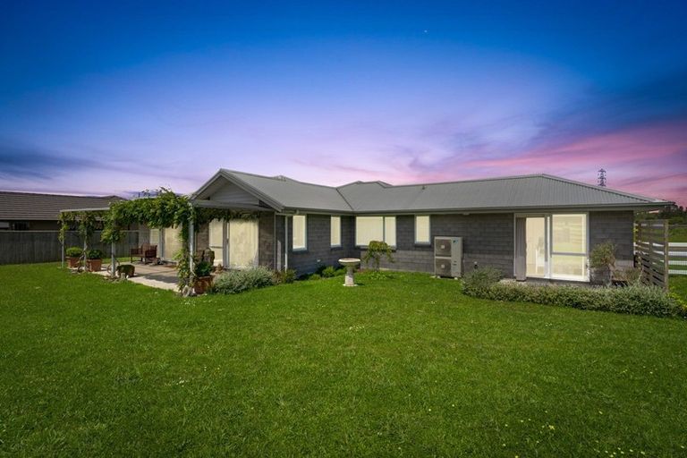 Photo of property in 2 Mercade Close, Stratford, 4332