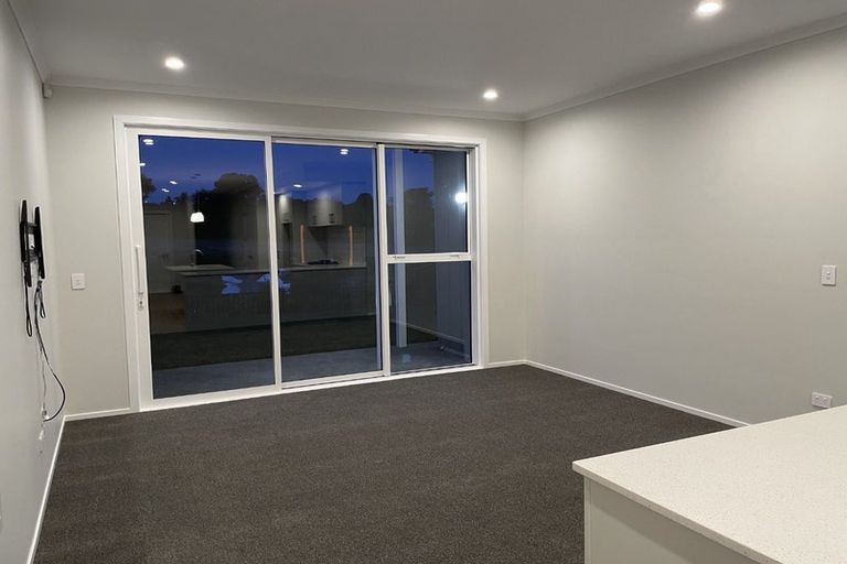 Photo of property in 16 Koreke Close, Kenepuru, Porirua, 5022