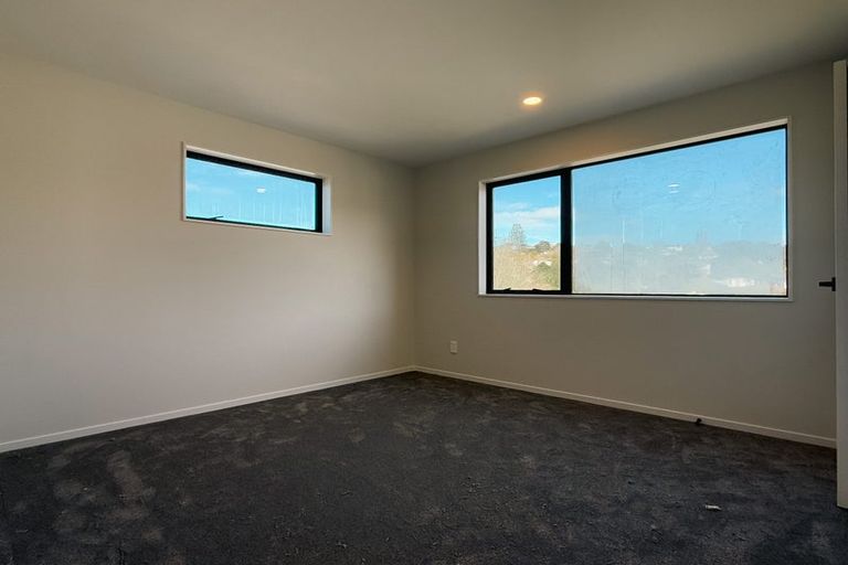 Photo of property in 5a Topliss Drive, Northcross, Auckland, 0632