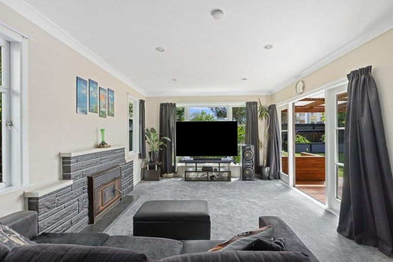 Photo of property in 102 Taikata Road, Te Atatu Peninsula, Auckland, 0610