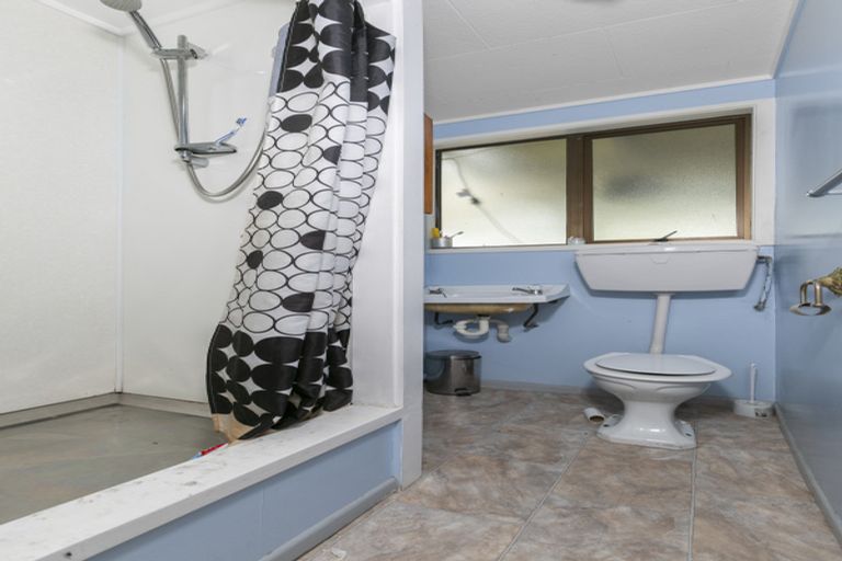 Photo of property in 15 Hydra Place, Glen Eden, Auckland, 0602