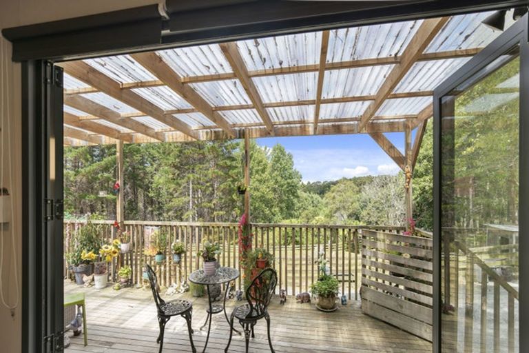 Photo of property in 2 Cowan Bay Road, Pohuehue, Warkworth, 0983