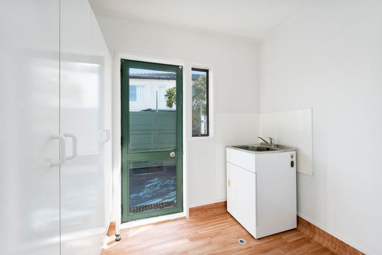 Photo of property in 3 Spargo Road, Massey, Auckland, 0614