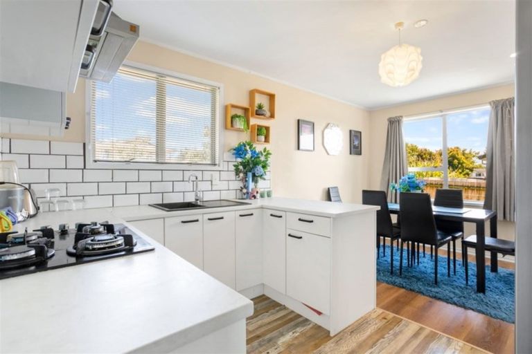 Photo of property in 2/11 Dalmatia Place, Henderson, Auckland, 0612