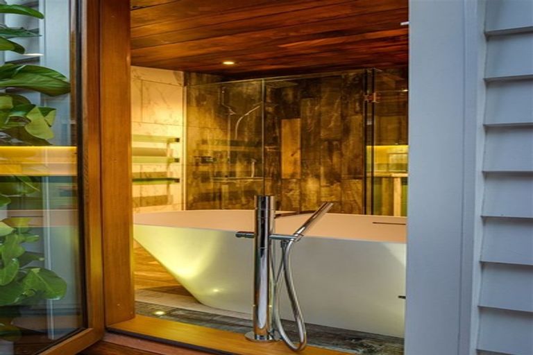 Photo of property in 404 Montreal Street, Christchurch Central, Christchurch, 8013