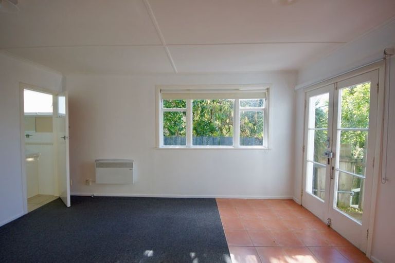 Photo of property in 49 Garden Road, Northland, Wellington, 6012
