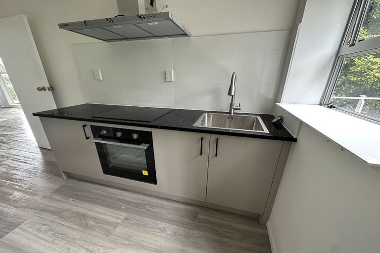 Photo of property in 7 Ellice Road, Totara Vale, Auckland, 0629