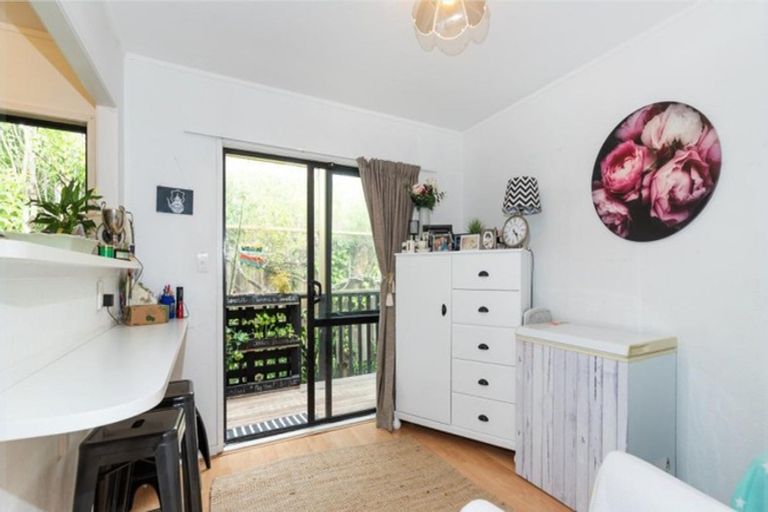 Photo of property in 39 Lastel Place, Shelly Park, Auckland, 2014