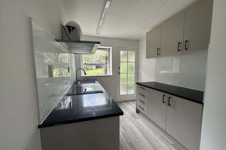 Photo of property in 7 Ellice Road, Totara Vale, Auckland, 0629