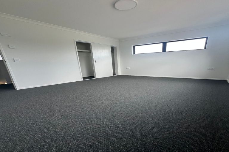 Photo of property in 2 Adel Place, Weymouth, Auckland, 2103