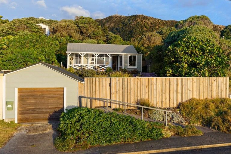 Photo of property in 34 The Parade, Paekakariki, 5034