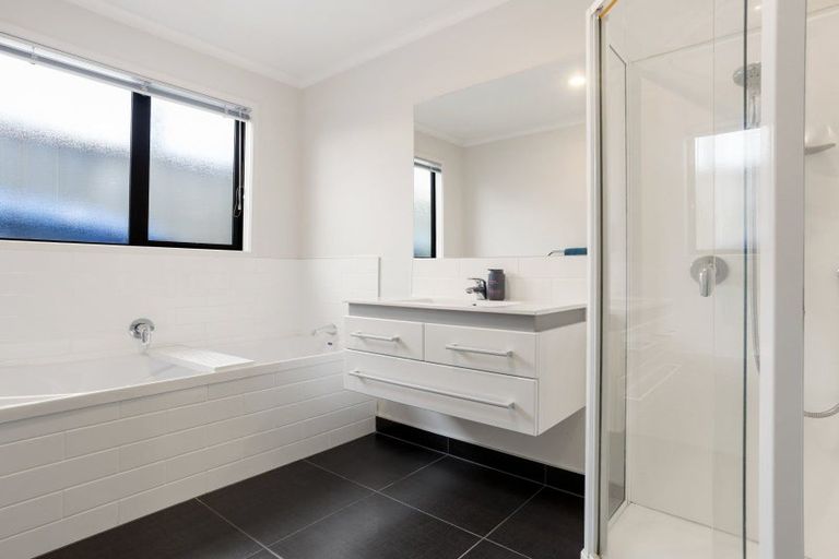 Photo of property in 22 Pointon Glade, Grandview Heights, Hamilton, 3200