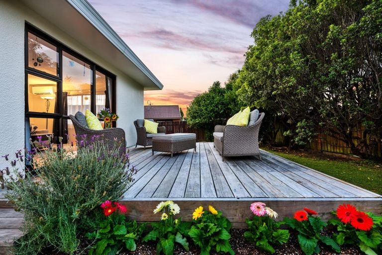 Photo of property in 2/23 Septimus Place, Henderson, Auckland, 0612