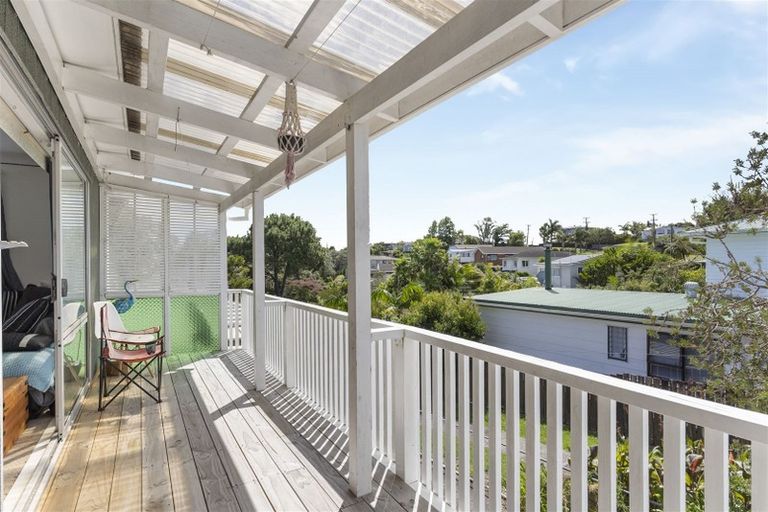 Photo of property in 1/3 Salem Place, Torbay, Auckland, 0630